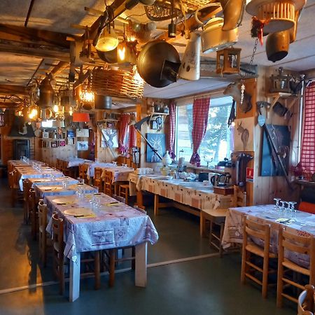 Montlo Relais Des Cerfs Hotel Cubieres Luaran gambar