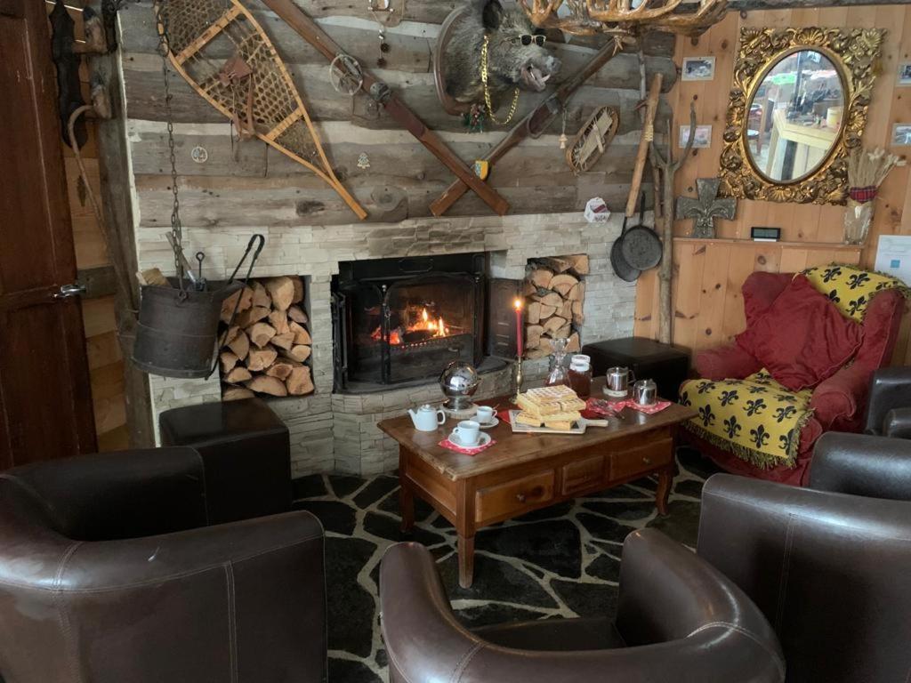 Montlo Relais Des Cerfs Hotel Cubieres Luaran gambar