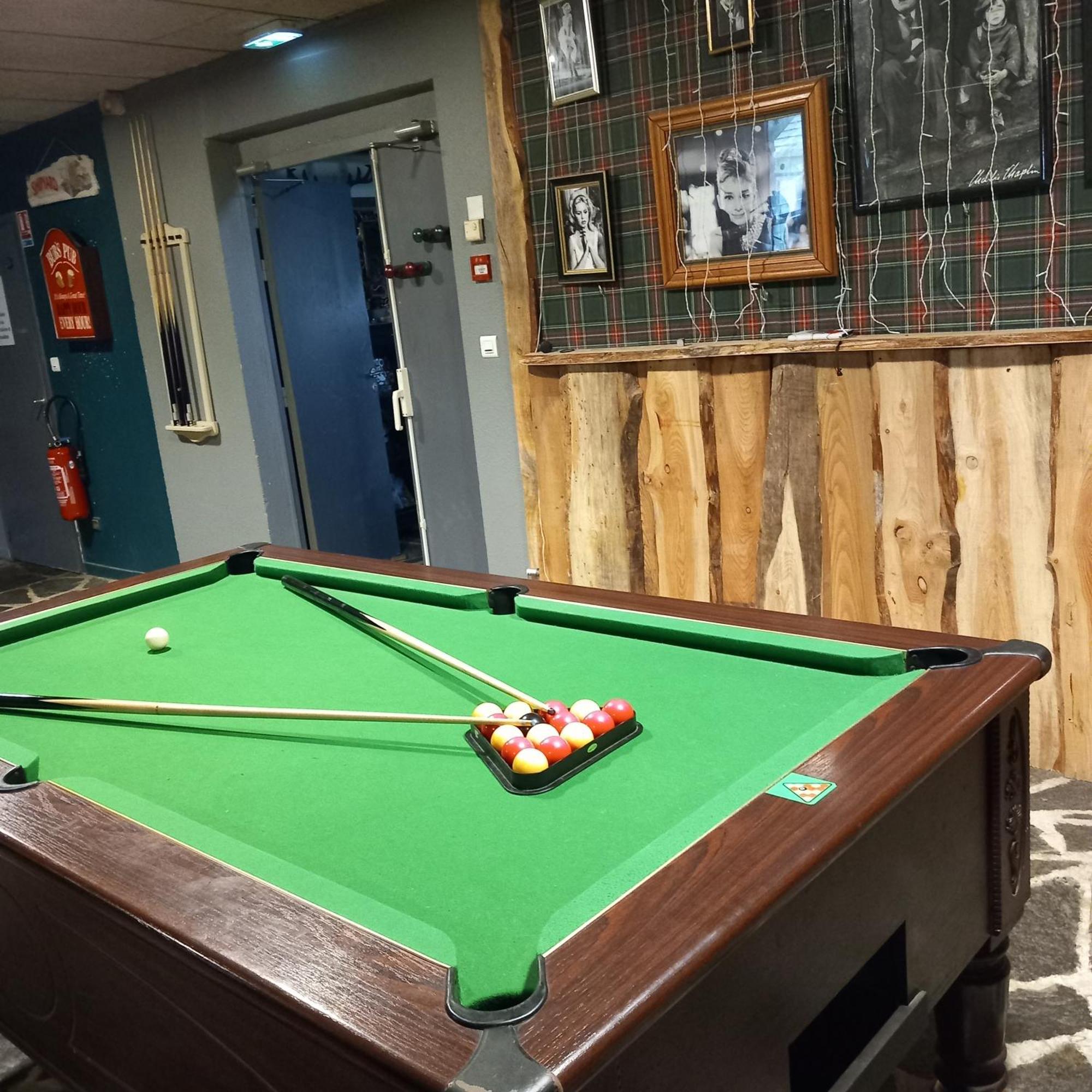 Montlo Relais Des Cerfs Hotel Cubieres Luaran gambar